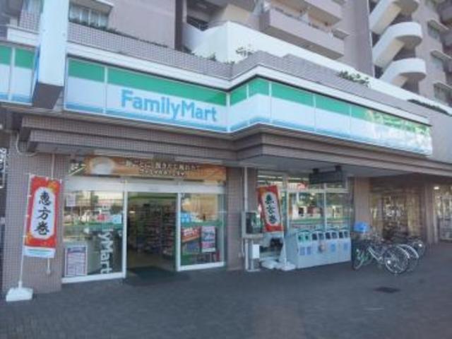 コンビニ　ファミリーマート千住曙町店（コンビニ）まで611m