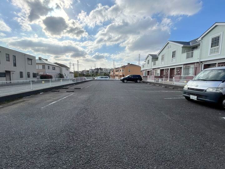 駐車場　駐車場に車を止められます