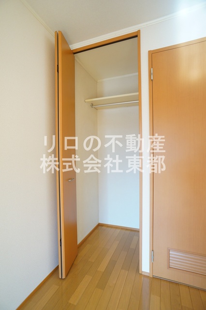 収納　ロングコート・ワンピースなどの収納も可能な縦長収納です！