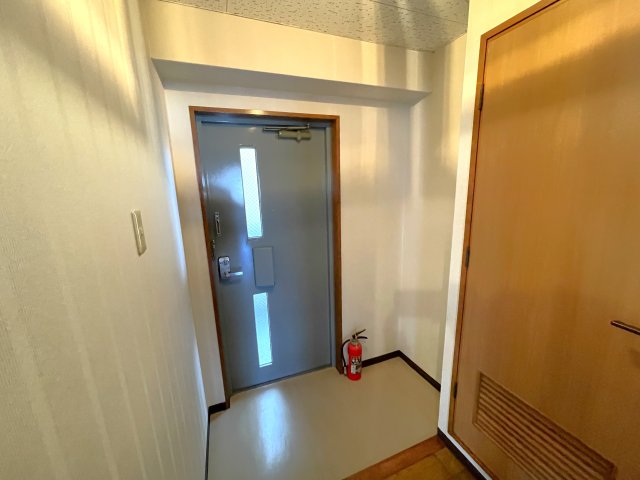 玄関　シューズボックスも設置できる玄関スペースです♪