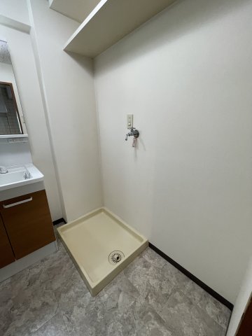 その他設備　水漏れ防止の防水パン付き洗濯機置き場あり♪