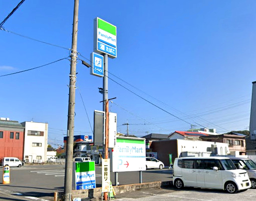 コンビニ　ファミリーマート 高知瀬戸店（コンビニ）まで555m