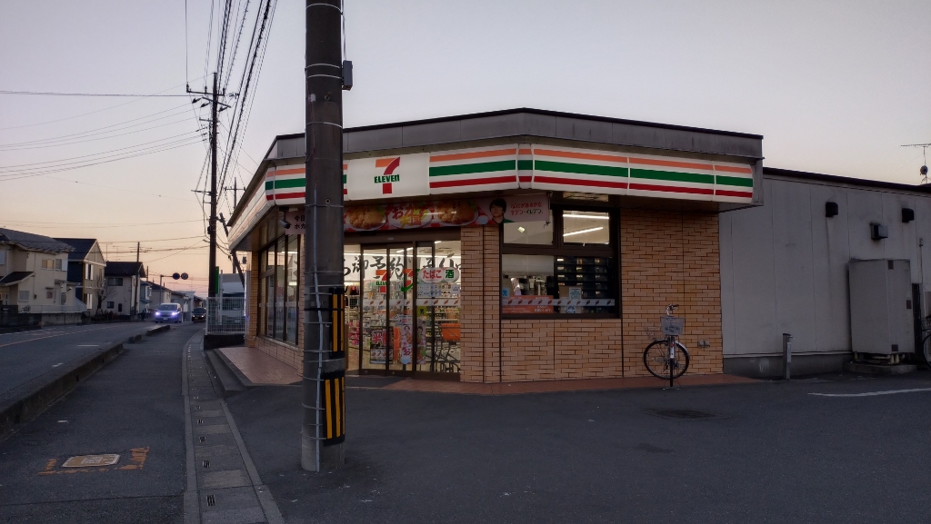 コンビニ　セブンイレブン 鴻巣宮前店（コンビニ）まで823m