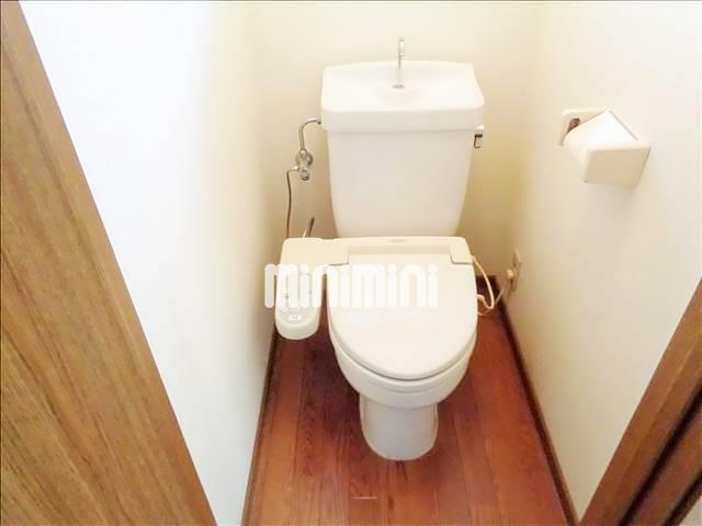 トイレ　温水シャワー付きトイレ。