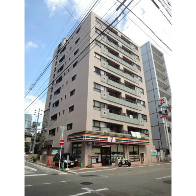 建物外観　1階にはコンビニがあり便利です
