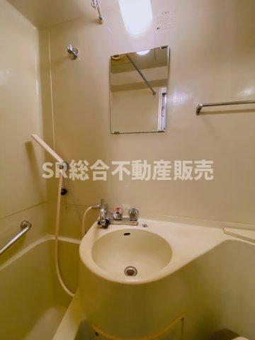 洗面設備　コンパクトな洗面台です☆