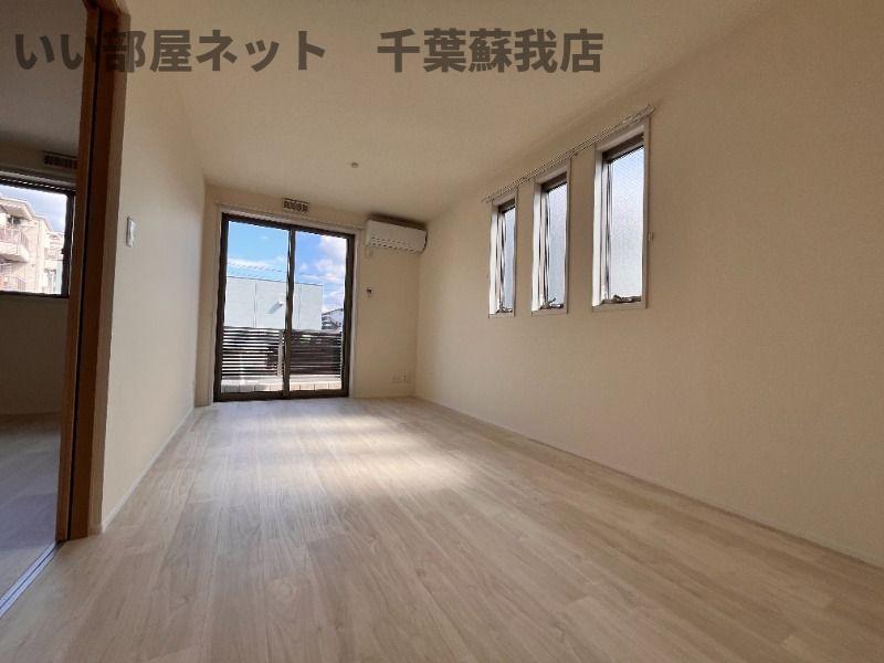 居室・リビング　こちらの居間で趣味の時間をお楽しみください