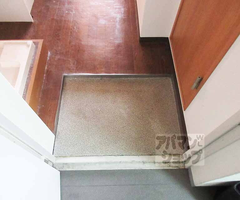 玄関　簡素な玄関です