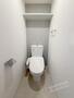 トイレ　人気アイテムの温水洗浄便座。清潔感のあるトイレです。