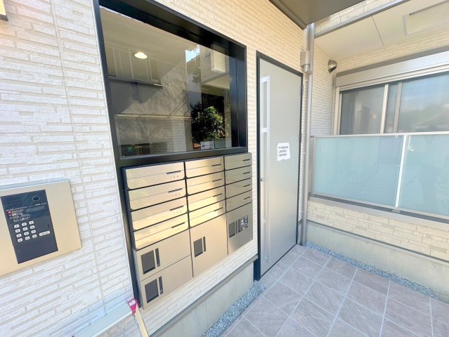 エントランス　落ち着いたエントランスです