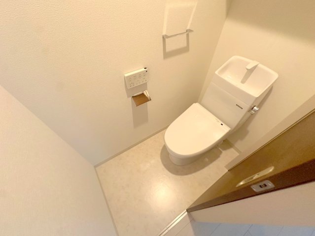 トイレ　綺麗なトイレにはウォシュレット標準装備です。