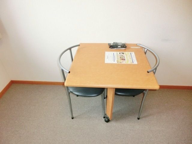 玄関　テーブルも付いています