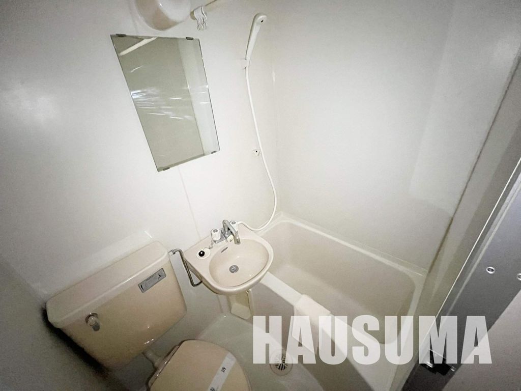 バス・シャワールーム　※他号室写真使用（反転）