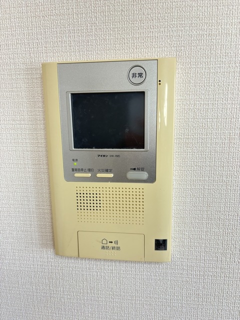 セキュリティ　ＴＶモニタ付インターフォン　＊退去後クリーニング前の写真です