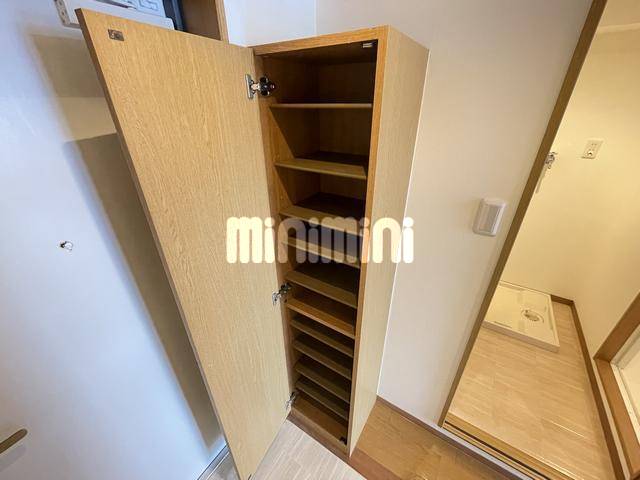 玄関　収納力の高いシューズＢＯＸのある広い玄関