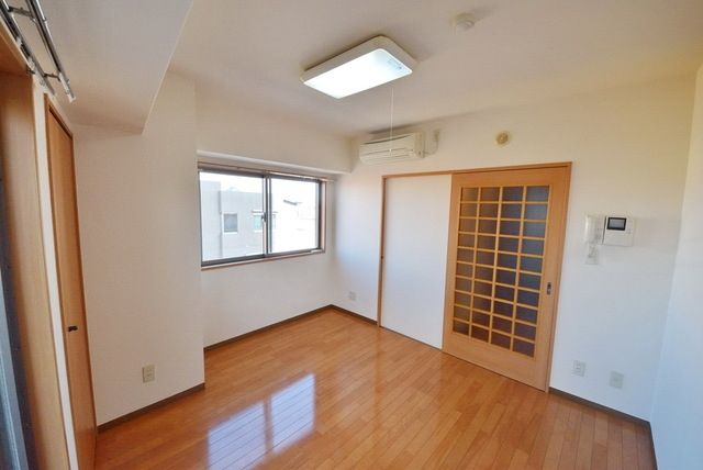 その他部屋・スペース　★二面採光で広々とした洋室★