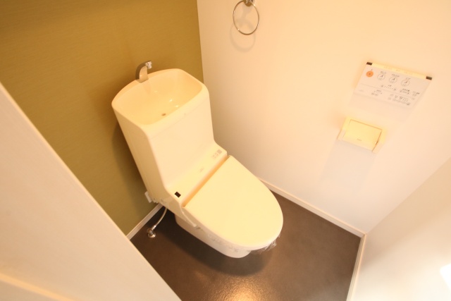 トイレ　※同建物内別室の参考写真です、内装が異なる場合がございます