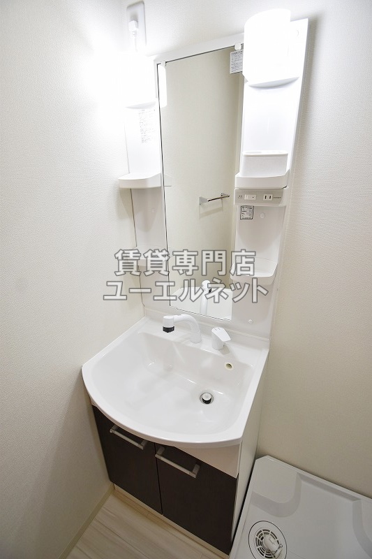洗面設備　シャワー付洗面台