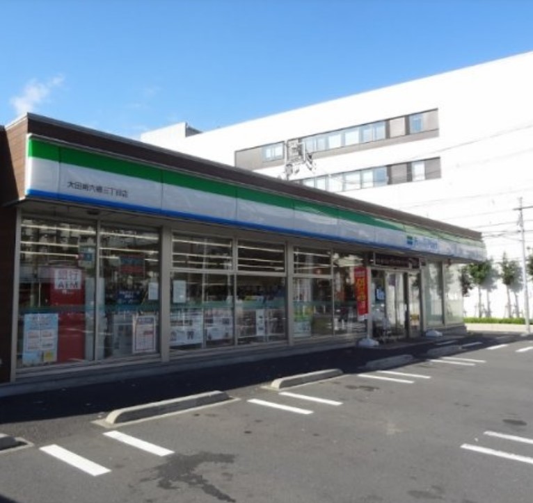 コンビニ　ファミリーマート大田南六郷三丁目店（コンビニ）まで84m