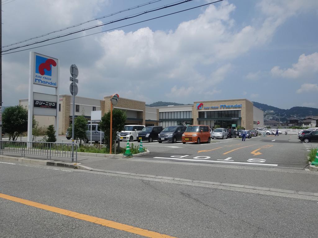 スーパー　万代南花屋敷店（スーパー）まで720m