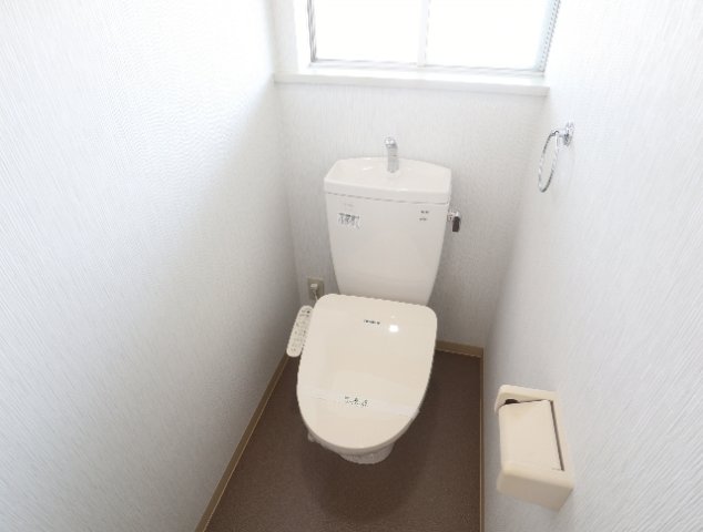 玄関　シンプルで使いやすいトイレです