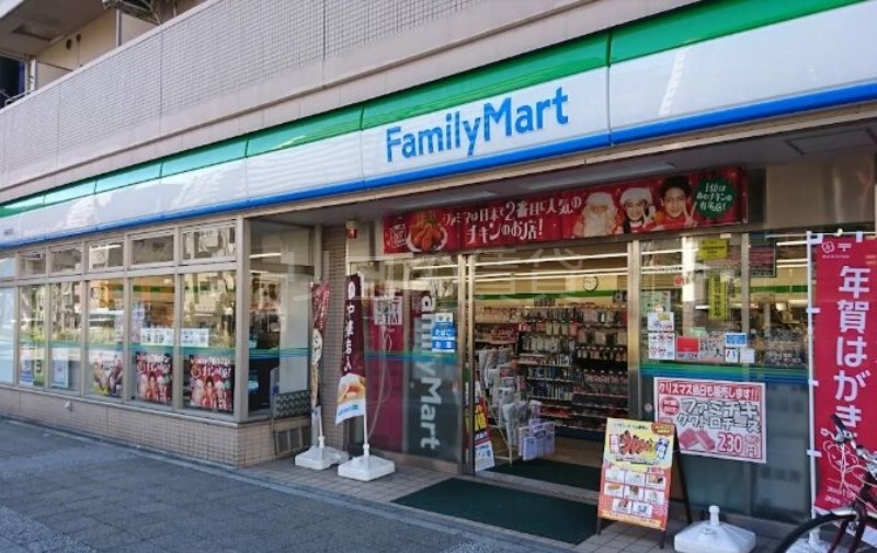 コンビニ　ファミリーマート日進町店（コンビニ）まで83m