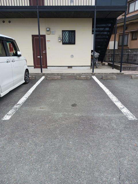 駐車場　駐車スペースもあります☆