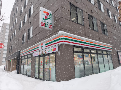 コンビニ　セブンイレブン南5条店（コンビニ）まで117m