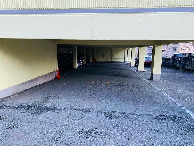 駐車場　駐車場