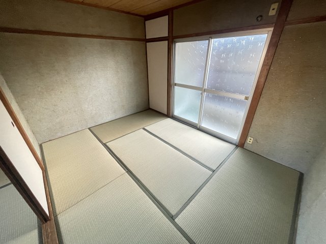 居室・リビング　2階6帖＊バルコニーに面した明るいお部屋