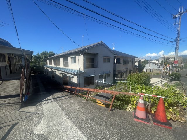 建物外観　近鉄御所駅徒歩3分の駅近好立地！