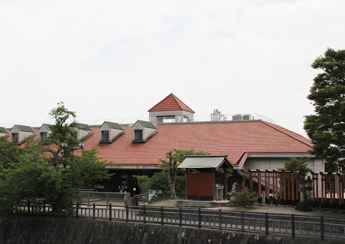 小学校　御所市立御所小学校（小学校）まで850m
