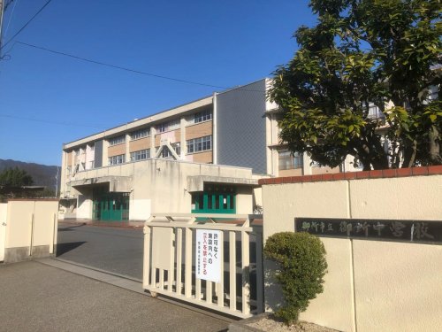 中学校　御所市立御所中学校（中学校）まで1103m