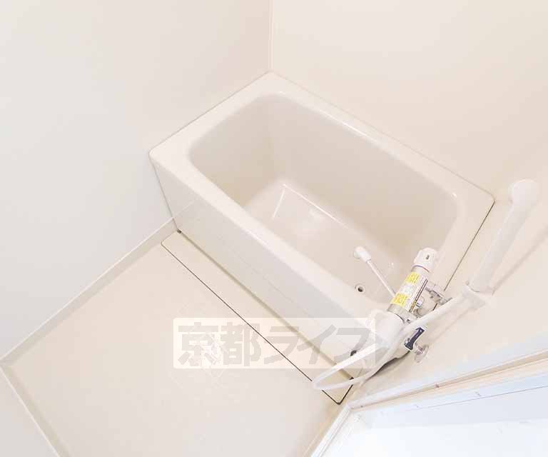 バス・シャワールーム　３０２号室写真　２ＬＤＫに改装したお部屋です！