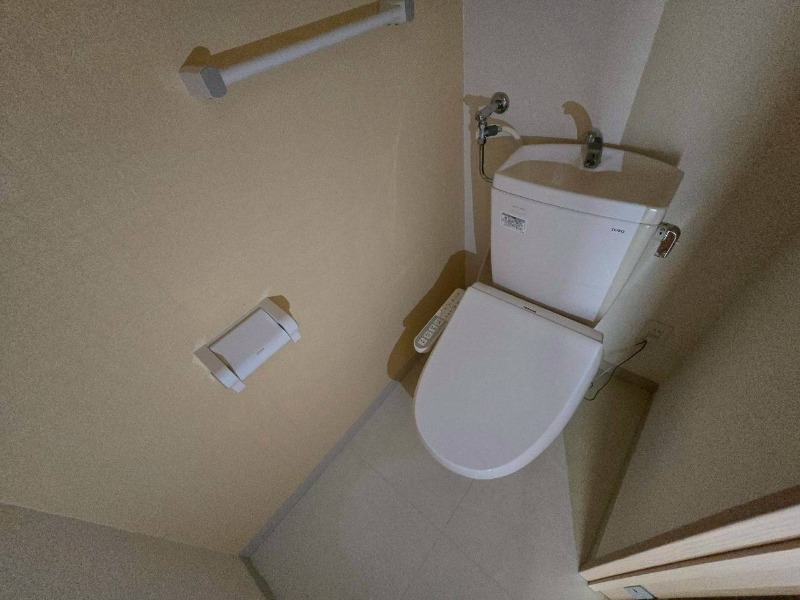 トイレ　こちらはトイレです。清潔感があり、安心して使用できます。