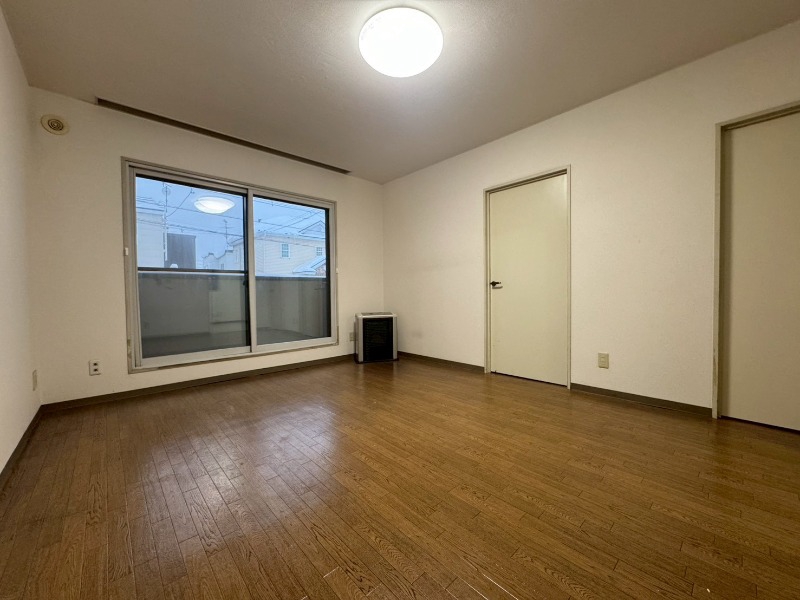 居室・リビング　広くてキレイなお部屋が広がっていて、充実した生活が送れそう。