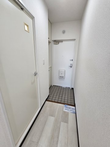 玄関　退去前につき、別のお部屋のお写真です。