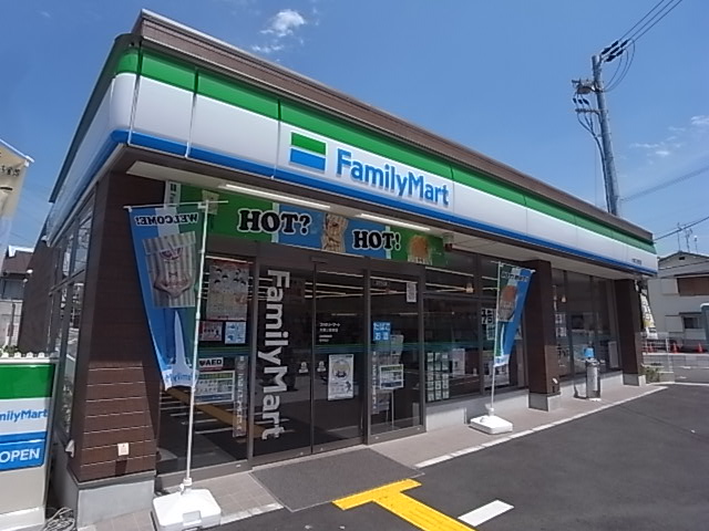 コンビニ　ファミリーマート 大東三住町店（コンビニ）まで326m