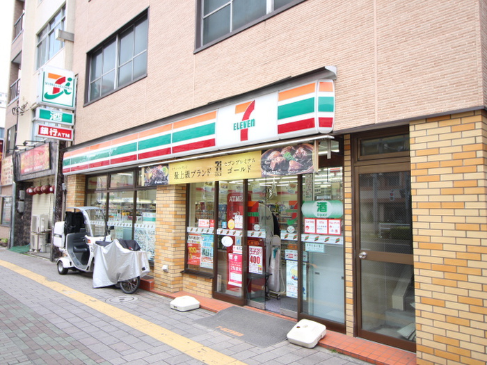 コンビニ　セブンイレブン（コンビニ）まで226m