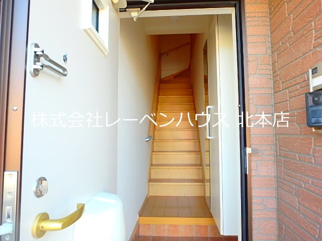 玄関　レーベンハウス北本店へ　048-590-5757