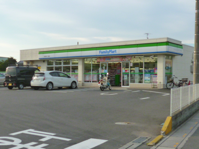 コンビニ　ファミリーマート 北本石戸一丁目店（コンビニ）まで707m