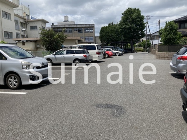 駐車場　敷地内駐車場完備。（要確認）