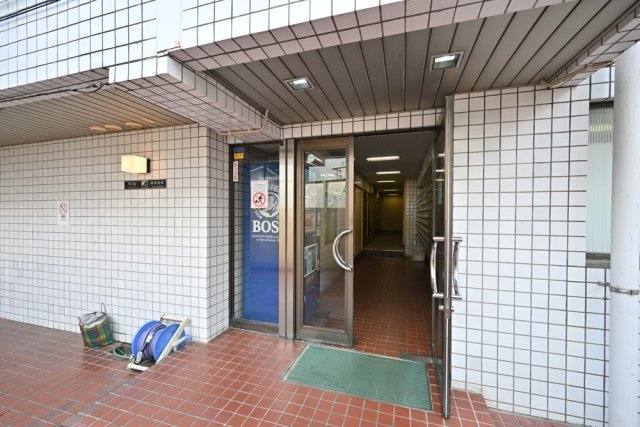 エントランス　建物の内部です