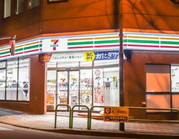 コンビニ　セブンイレブン九段南大妻通り店（コンビニ）まで98m