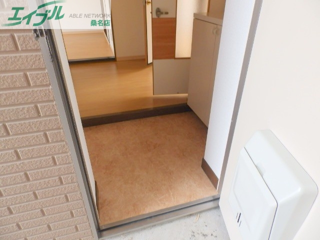 玄関　同タイプ部屋写真です。