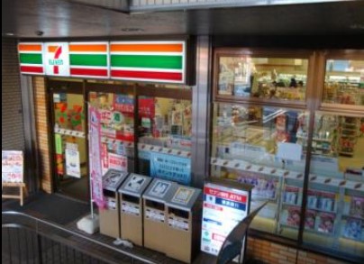 コンビニ　セブンイレブン 横浜鴨居駅前店（コンビニ）まで371m