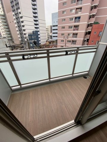 バルコニー　外からの目が気にならないバルコニーで洗濯物が干せます