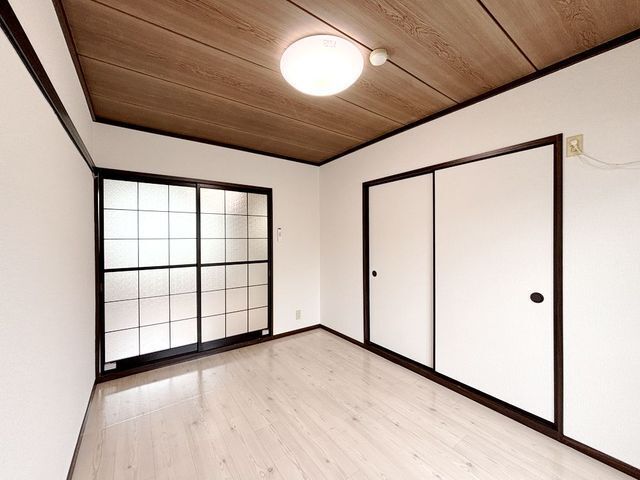 ファミール春日の居間写真