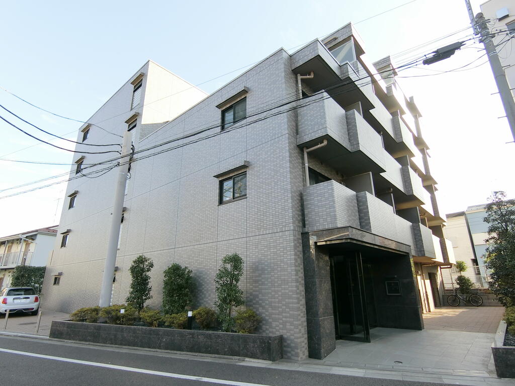 建物外観　2018年築の分譲賃貸マンションです