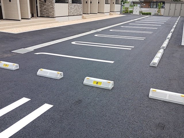 駐車場　駐車場に車を止められます
